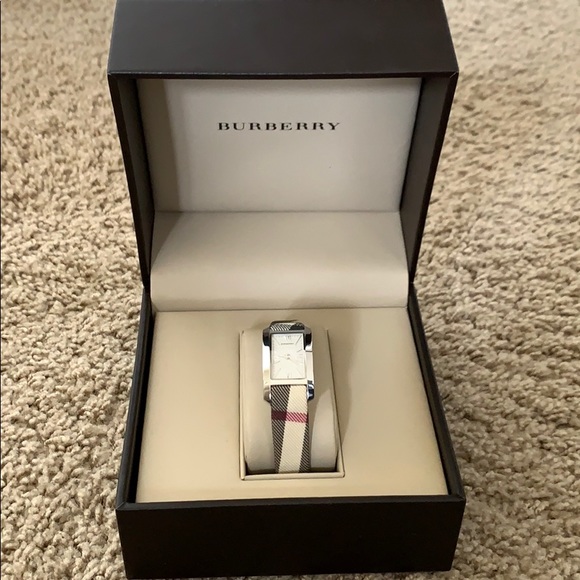 Burberry women’s watch - Picture 1 of 9